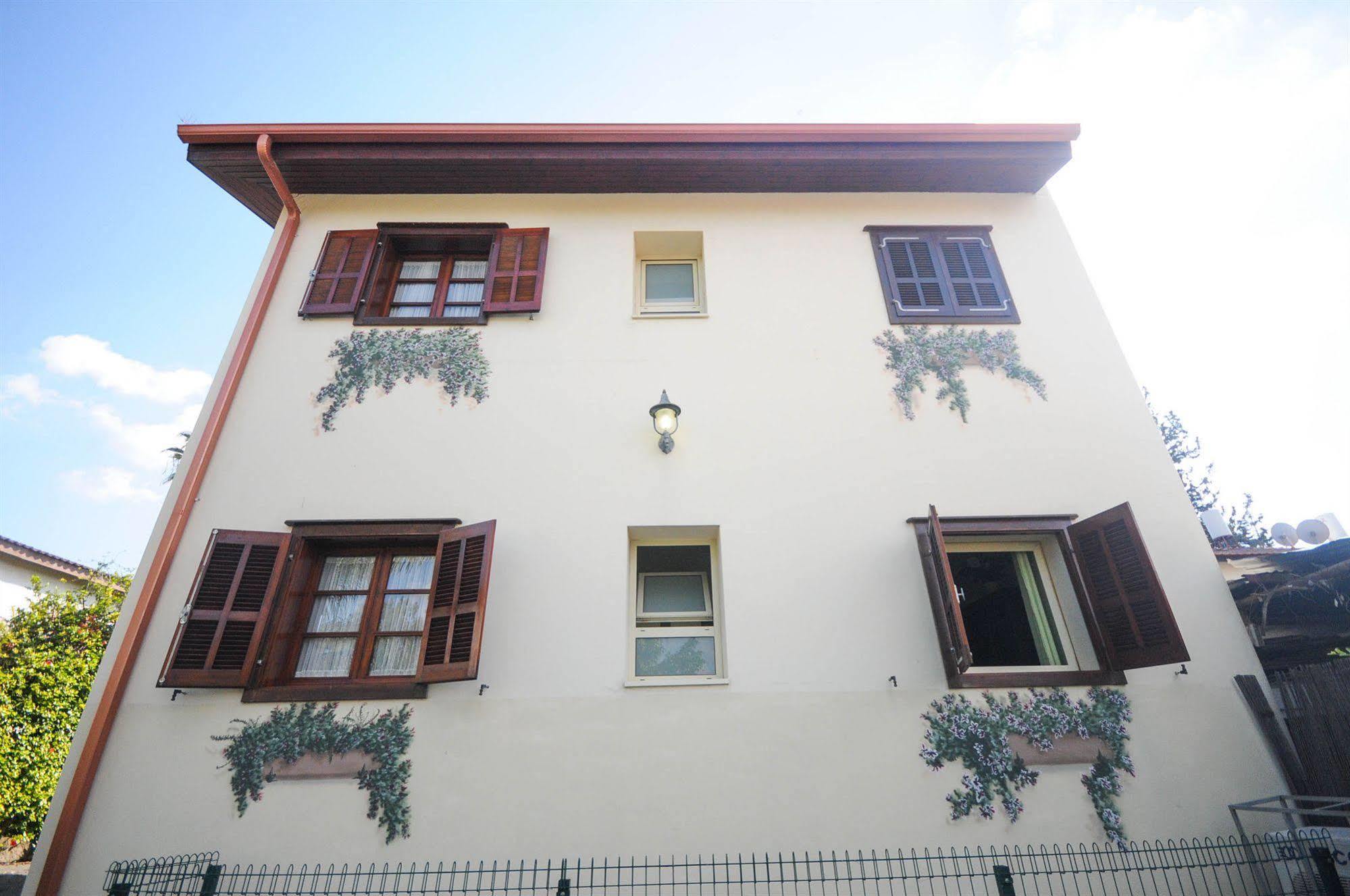Hapina-Shel-Michal Hotel Mazkeret Batya Exterior foto